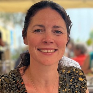 Dr Claire Steel
